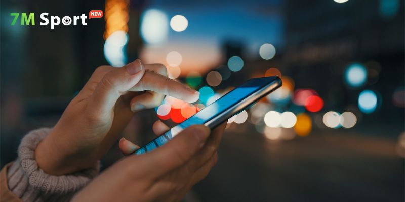 Sử dụng mobile theo dõi kết quả